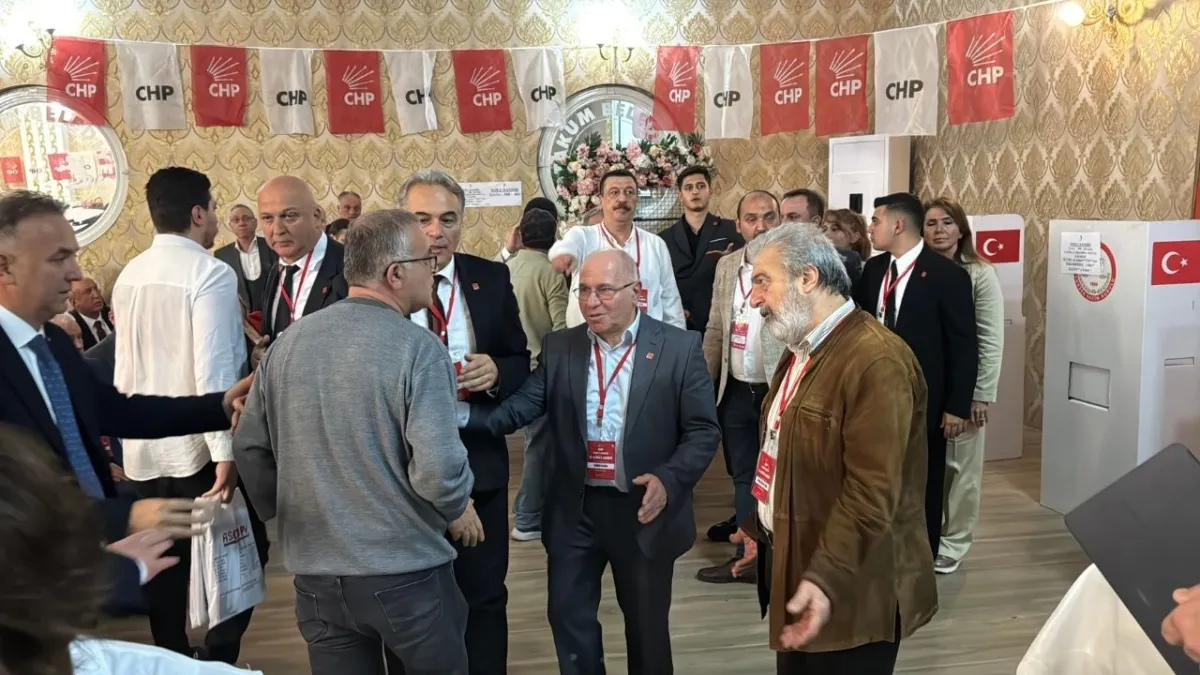 CHP Samsun kongresinde baba-oğul krizi! Mevcut başkan yeniden seçildi haberinin görseli