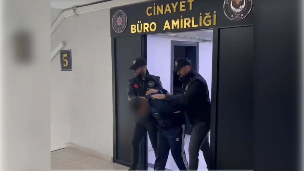Çocuğunun annesi Gülben’i sokak ortasında öldüren Asil Çamur tutuklandı haberinin görseli