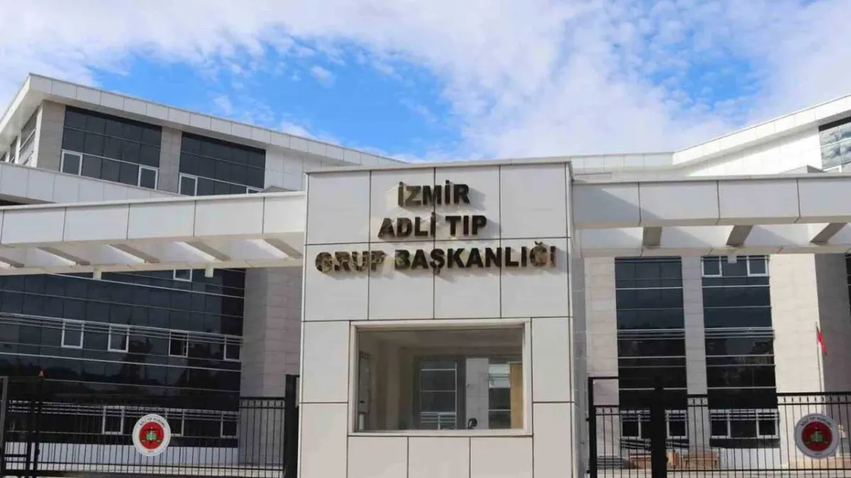 İzmir’de balık tutan kişinin oltasına insan kafatası takıldı haberinin görseli