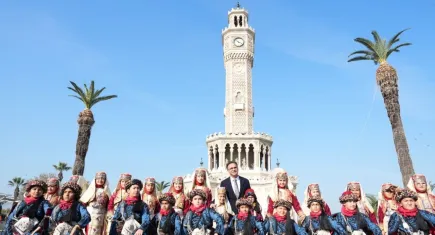 İzmir’de Cumhuriyet Coşkusu: 102. yılda Türk Bayrağı ilk ilmekle hayat buldu