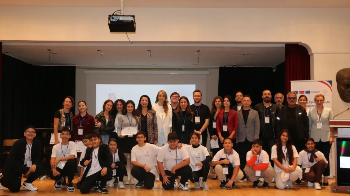 İzmir’de öğrenciler ritimle duygularını konuşturdu: RİT-ROM projesi fark yarattı haberinin görseli