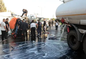 Kahramanmaraş’ta feci kaza: Akaryakıt tankerine çarpan kamyon sürücüsü hayatını kaybetti
