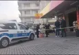 Kask takıp motosikletle araç bakım servisini bastı: 2 Yaralı
