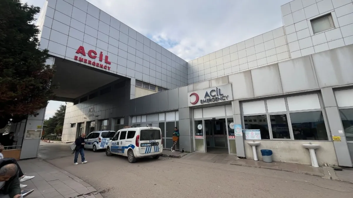 Kocaeli’de dehşet: Dini nikahlı eşini boğazından bıçakladı, kaçarken market önünde yere düştü haberinin görseli