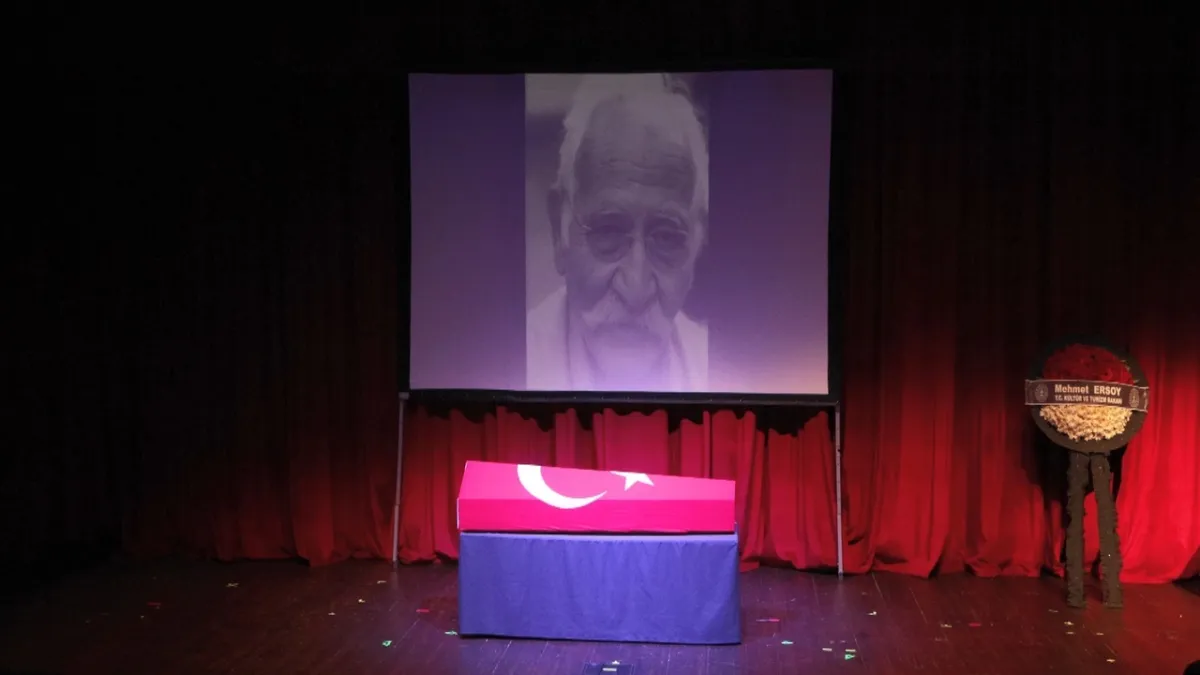 Sanat dünyası Arif Erkin Güzelbeyoğlu’nu son yolculuğuna uğurladı haberinin görseli