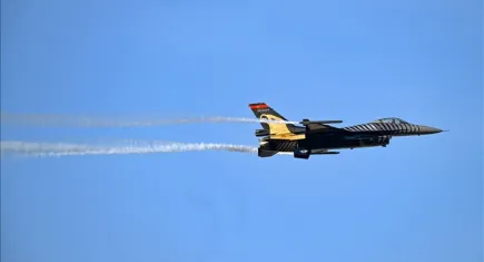 SOLOTÜRK Kayseri semalarını salladı! Akrobasi gösterisi herkesi büyüledi