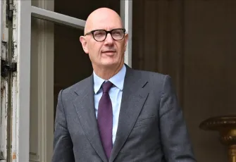 S&P, Fransa’nın kredi notunu düşürdü! Bakan Lescure’den sert çıkış: Bu ciddi bir çağrı!