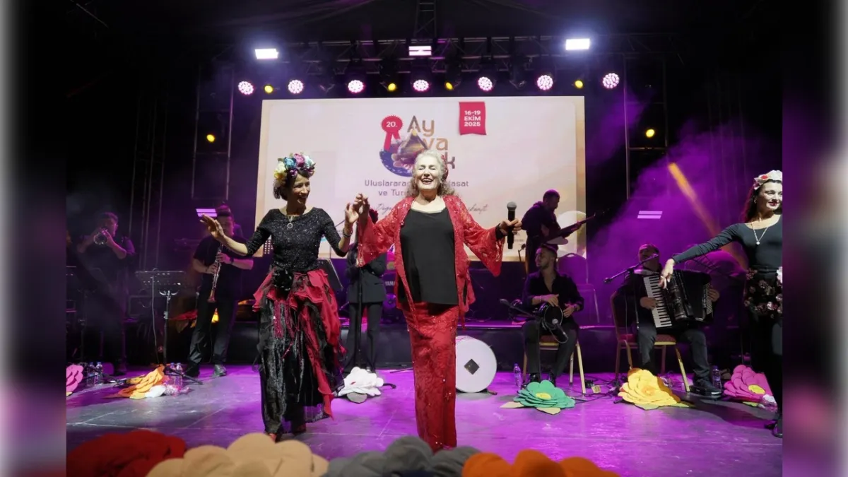 Ayvalık’ta Festival Finali Suzan Kardeş’le Taçlandı haberinin görseli