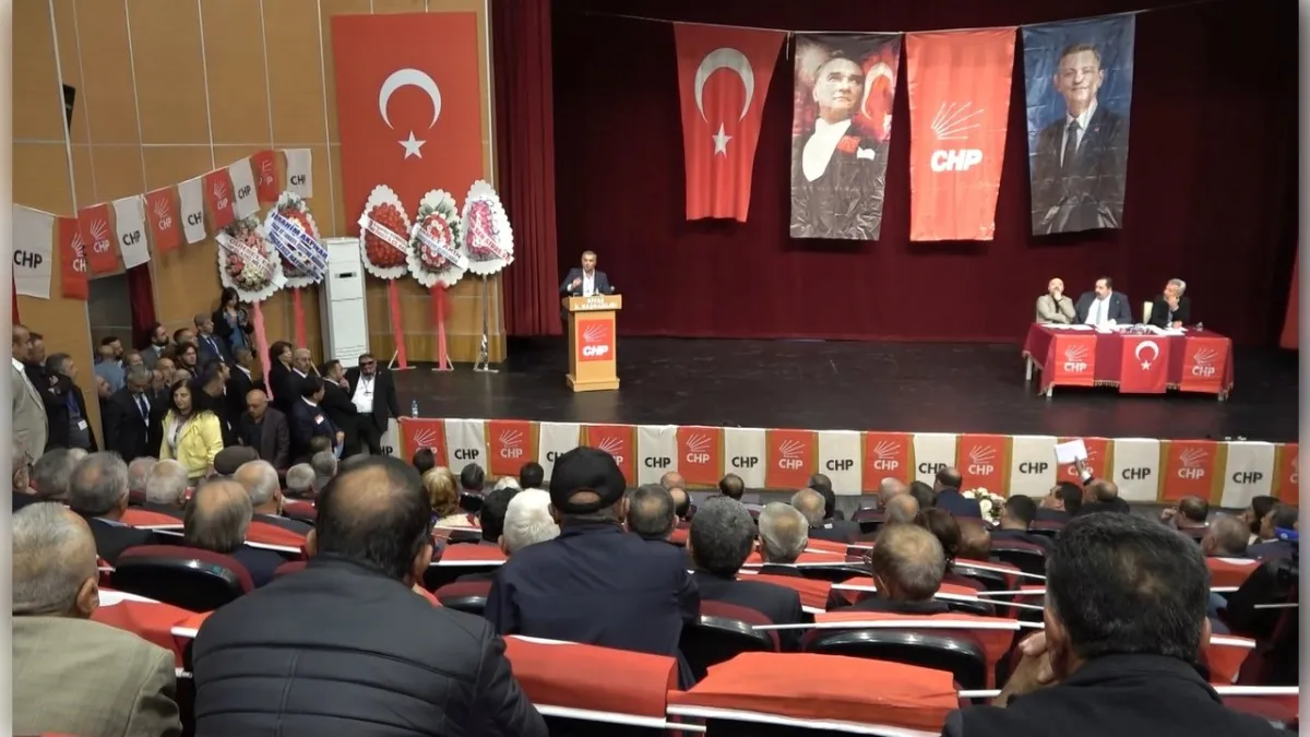 CHP Sivas Kongresi'nde yapay zeka krizi: Baki Çoban’dan etekli fotoğraf iddiası haberinin görseli
