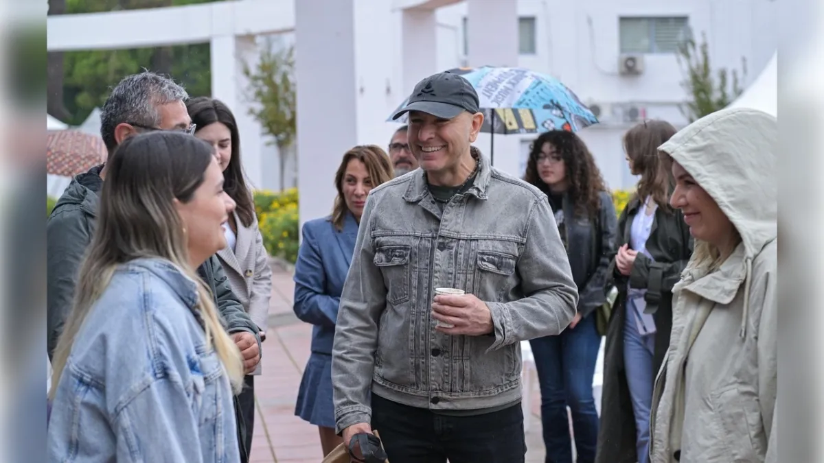 Demir Demirkan hayranlarını müzikten edebiyata bir yolculuğa çıkardı haberinin görseli