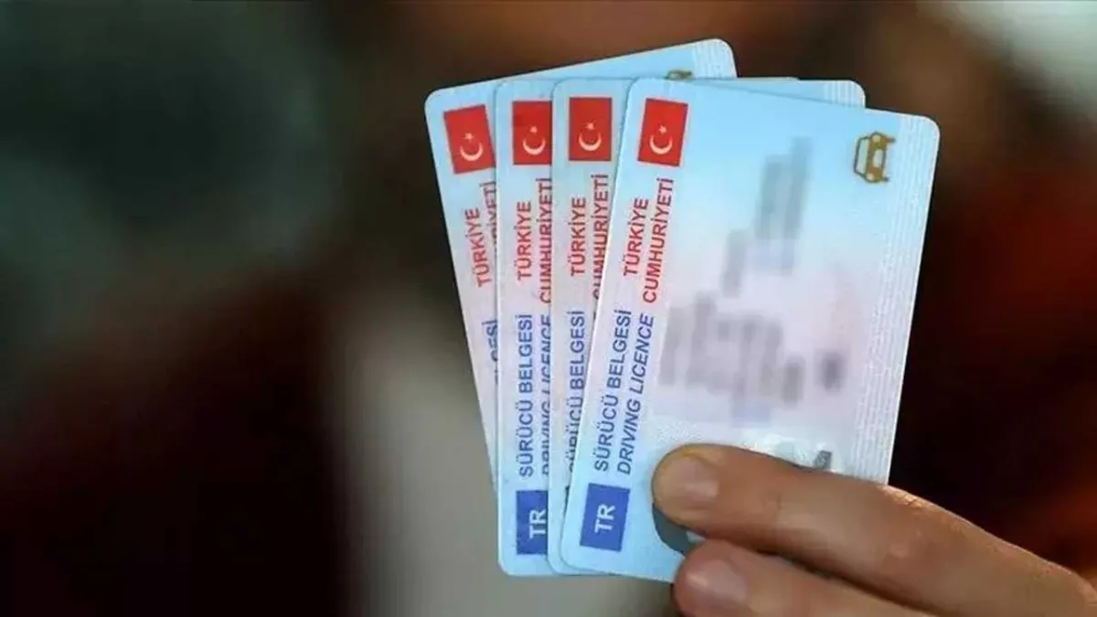 Eski Tip Ehliyetleri Yenilemek İçin Son Şans: 1 Kasım'da geçerliliğini yitirecek! haberinin görseli