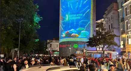 Galata Kulesi çevre için ışık saçtı: Sıfır Atık temalı görseller büyüledi