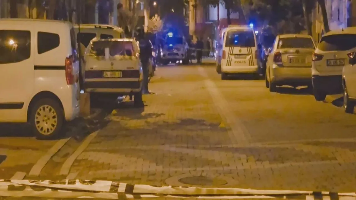 İstanbul'da kanlı pusu: Sokakta yürüyen gençlere silahlı saldırı haberinin görseli