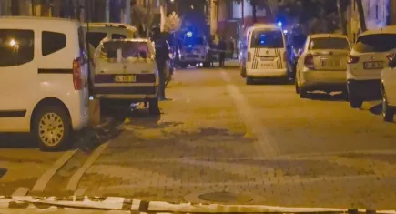 İstanbul'da kanlı pusu: Sokakta yürüyen gençlere silahlı saldırı