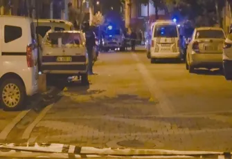 İstanbul'da kanlı pusu: Sokakta yürüyen gençlere silahlı saldırı