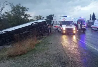İzmir'den Denizli'ye giden tur otobüsü devrildi: Ölü ve yaralılar var!