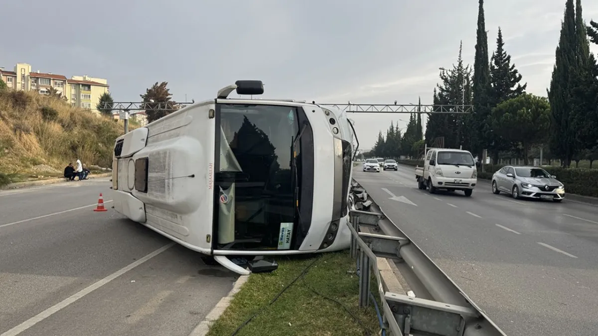 İzmir haber: Midibüs devrildi, 5 kişi yaralandı haberinin görseli