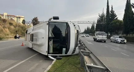 İzmir haber: Midibüs devrildi, 5 kişi yaralandı