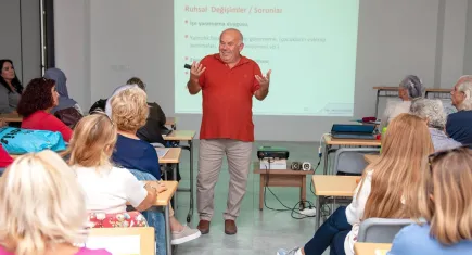 Karşıyaka 3. Yaş Üniversitesi’nde ders zili çaldı