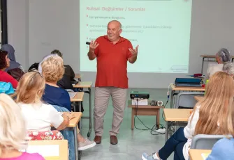 Karşıyaka 3. Yaş Üniversitesi’nde ders zili çaldı