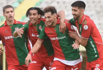 Karşıyaka çift kulvarda zirvede