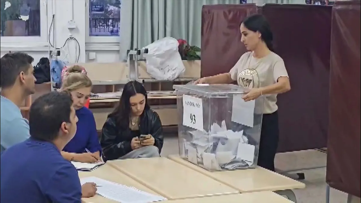 KKTC’de sandıklar kapandı: Cumhurbaşkanlığı seçiminde oy sayımı başladı haberinin görseli