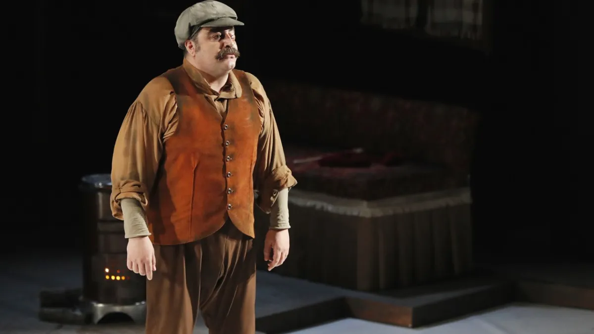 Nazım Hikmet’in ‘Yolcu’su, Rutkay Aziz rejisiyle İzmir’de sahnede haberinin görseli