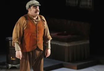 Nazım Hikmet’in ‘Yolcu’su, Rutkay Aziz rejisiyle İzmir’de sahnede
