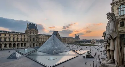Ünlü müzede hırsızlık: Mücevherler çalındı!