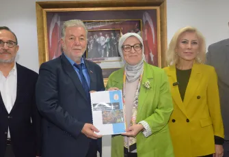 AK Parti Genel Başkan Yardımcısı Belgin Uygur’dan İESOB Başkanı Yalçın Ata’ya ziyaret