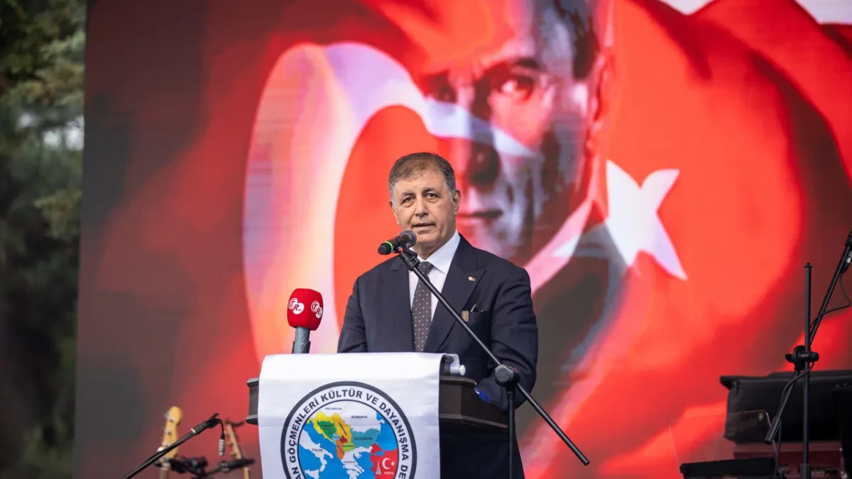 Balkan Şenliği’nde Başkan Tugay’dan birlik mesajı: Yürek yüreğe, omuz omuza çalışacağız haberinin görseli
