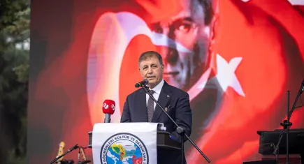 Balkan Şenliği’nde Başkan Tugay’dan birlik mesajı: Yürek yüreğe, omuz omuza çalışacağız