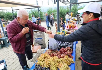 Efes Tarlası Yaşam Köyü’nde Üretici Pazarı kapılarını açtı