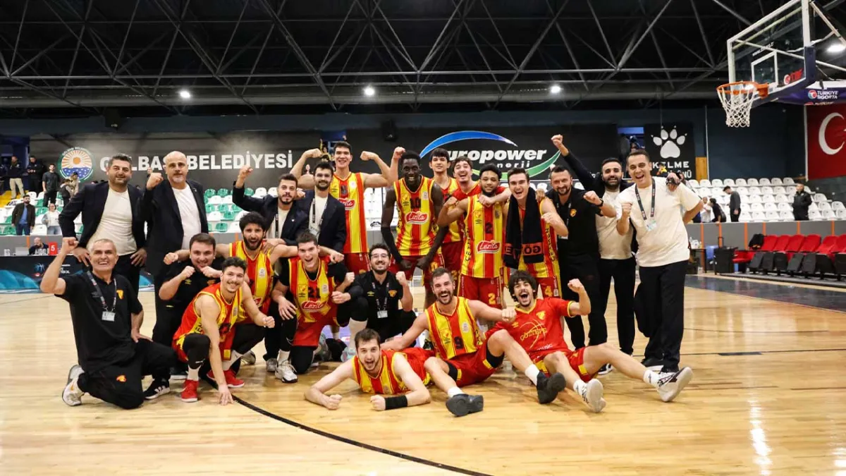 Göztepe, son saniye üçlüğüyle kazandı haberinin görseli