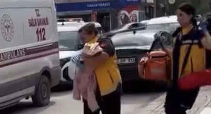 İzmir’de cami avlusunda terk edilmiş erkek bebek bulundu