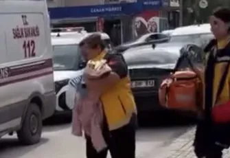 İzmir’de cami avlusunda terk edilmiş erkek bebek bulundu