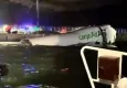Kargo uçağı pistten çıkarak denize düştü