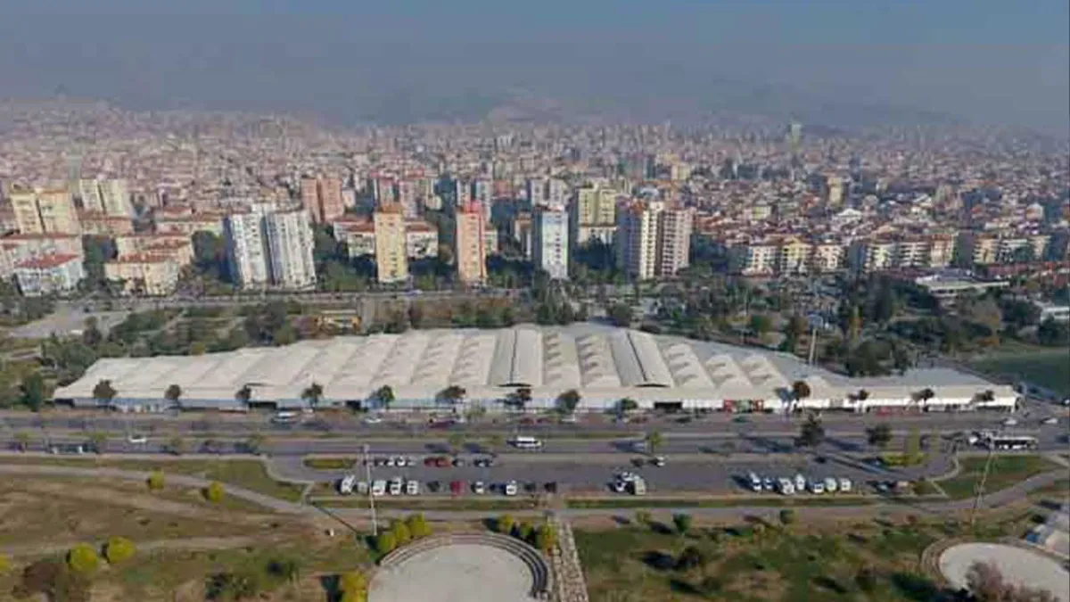 Pazaryeri esnafından Karşıyaka Belediyesi’ne sert tepki: “Tezgâhlarımızı Satamazsınız” haberinin görseli