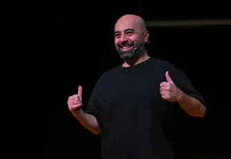 Tahsin Hasoğlu’ndan İZKİTAP’ta kahkaha dolu gece