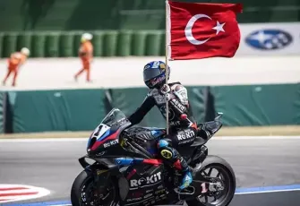 Toprak Razgatlıoğlu yurda döndü