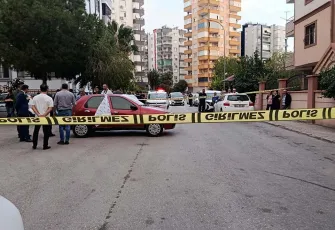 Adana’da otomobil içinde ölü bulunan sürücünün vücudunda darp izleri tespit edildi