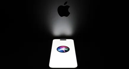 Apple’ın yeni Siri planı krizde mi? iOS 26.4 güncellemesi öncesi şirket içi panik iddiası!