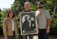 Çeşme Belediyesi’nden muhtarlara Atatürk Portresi hediyesi