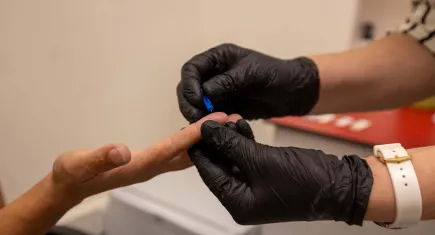 Cinsel yolla bulaşan hastalıklar için kimliksiz ve ücretsiz test hizmeti