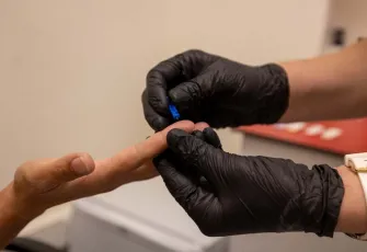 Cinsel yolla bulaşan hastalıklar için kimliksiz ve ücretsiz test hizmeti