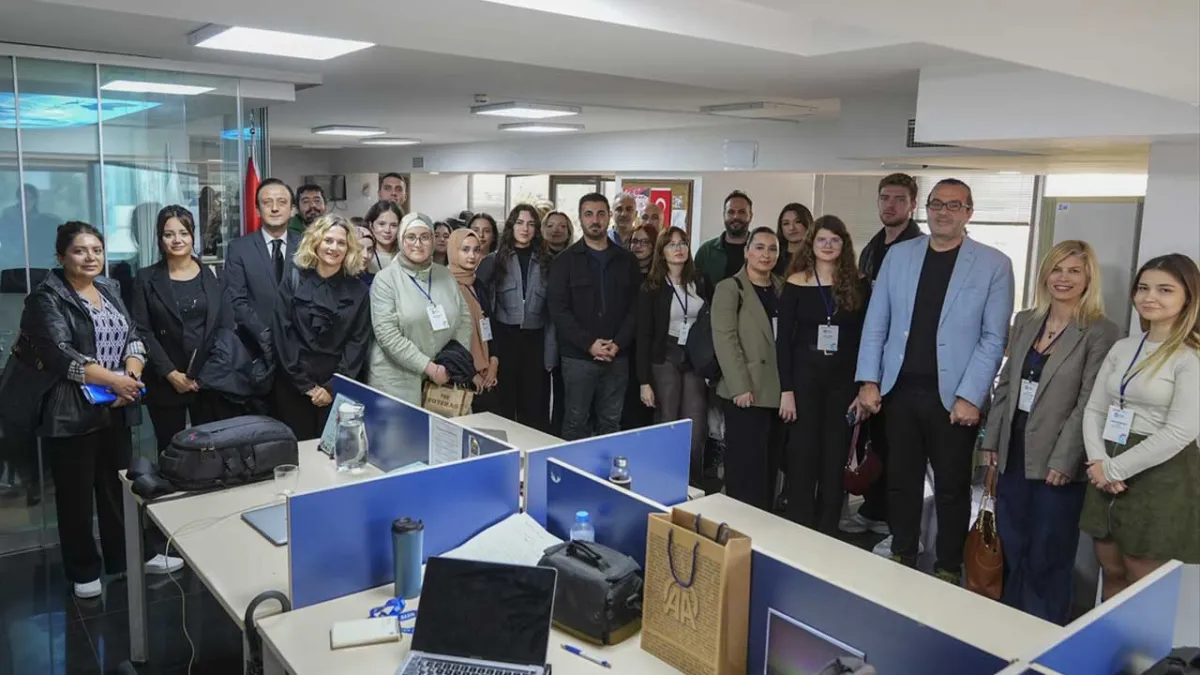 Genç İletişimcilerden AA İzmir Bölge Müdürlüğüne Ziyaret haberinin görseli