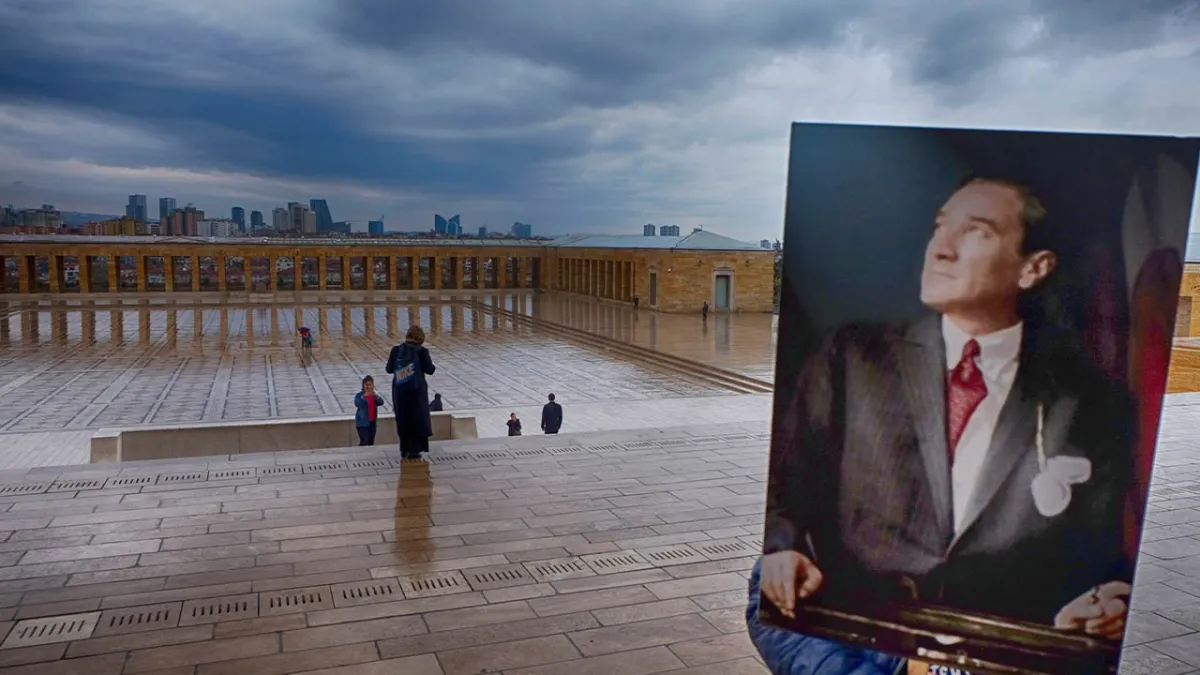 İzmir’de Korcan Karar’ın objektifinden ‘Anıtkabir’ fotoğraf sergisi haberinin görseli