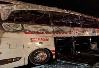 Osmaniye’de seyir halindeki yolcu otobüsü cayır cayır yandı