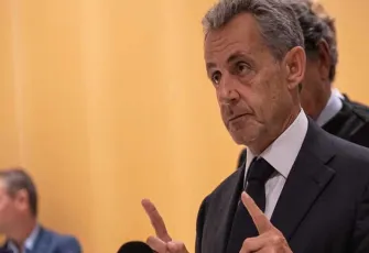 Sarkozy, yolsuzluk davasında hapse girdi