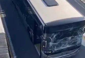 Sefaköy’de metrobüs kazası: Bir kişi yaralandı